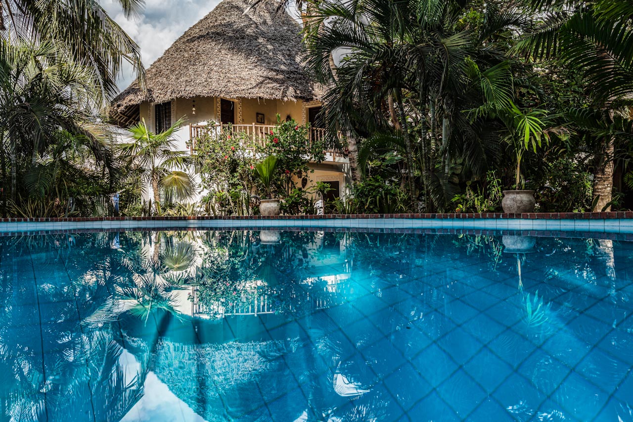 Kaffee am Pool